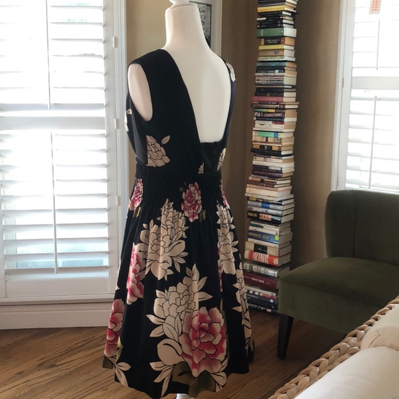 Jessica Simpson Floral, A Line Satin Dress. - Picture 2 of 9